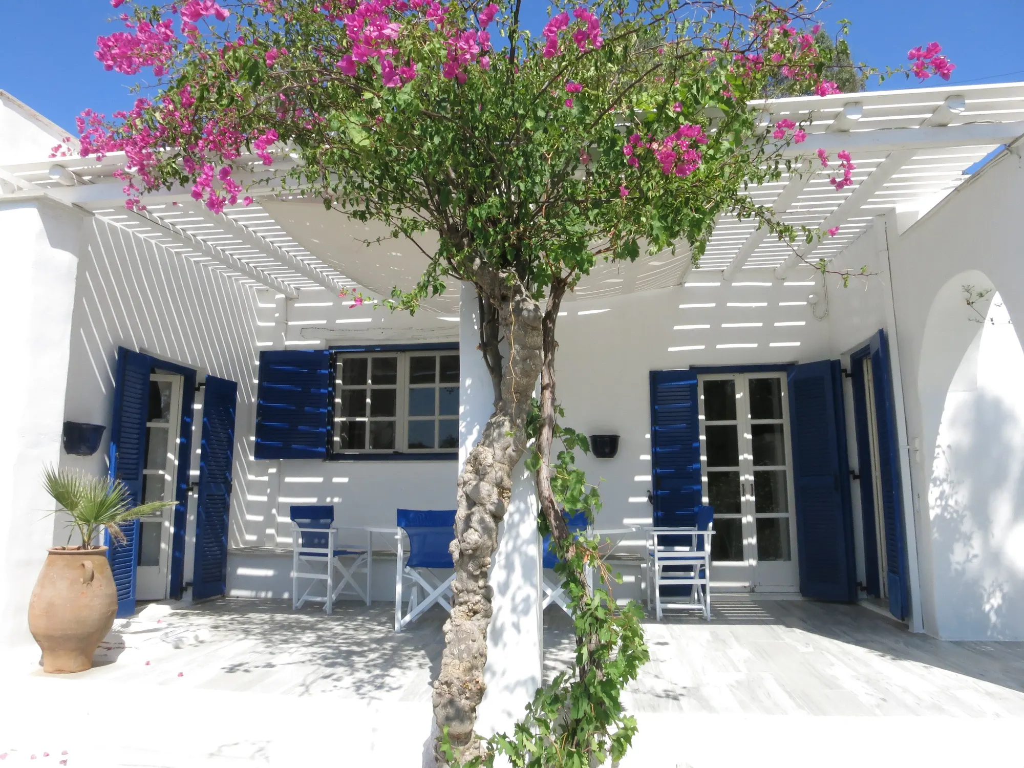 Blick in eine Gasse auf Paros